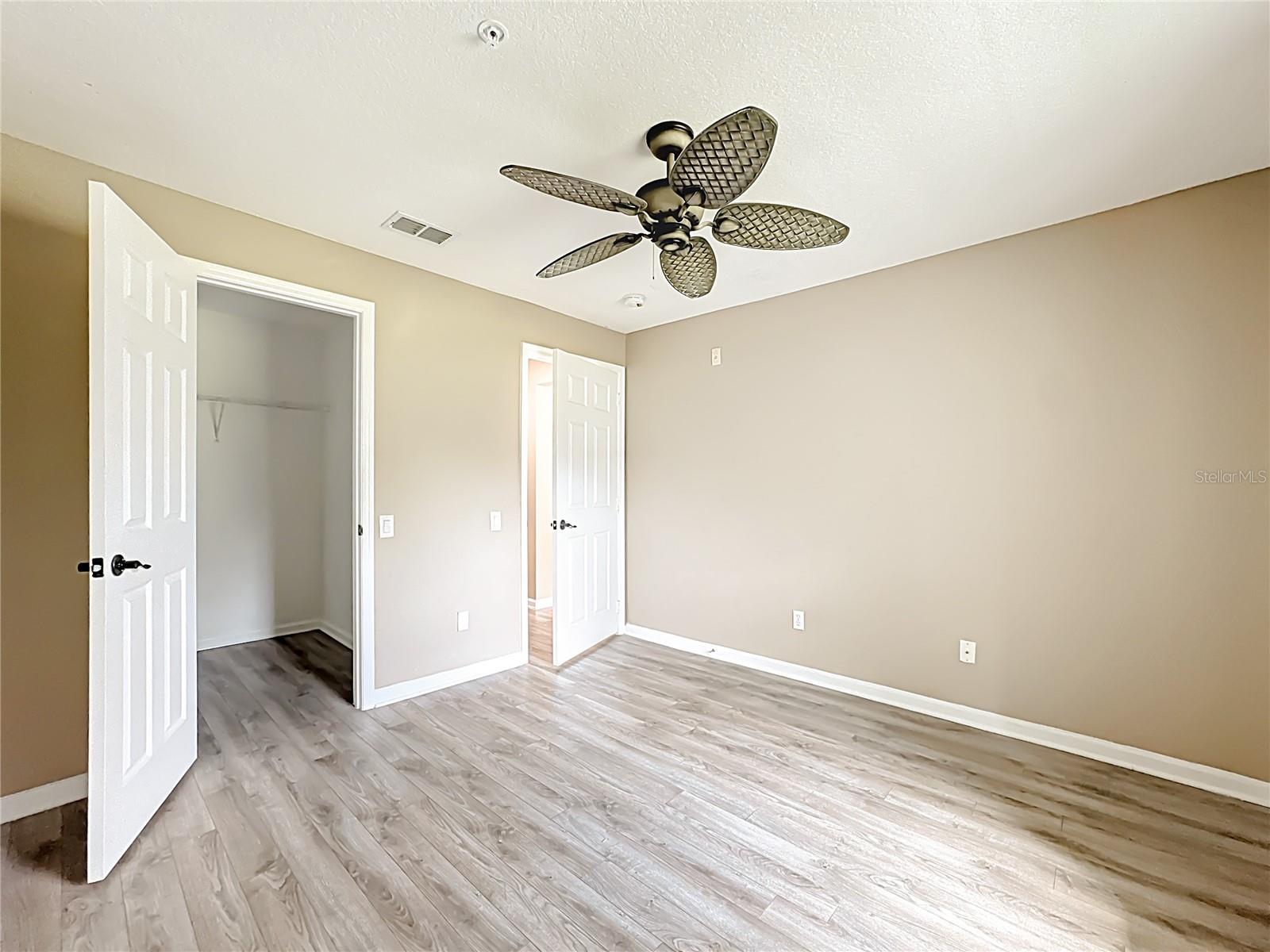 OASIS 02 CONDO PH 04 - Residential Lease