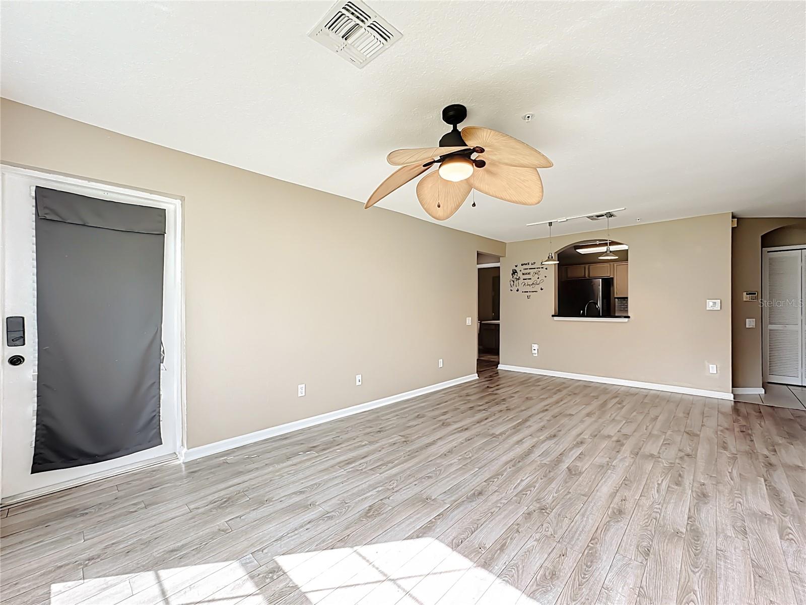 OASIS 02 CONDO PH 04 - Residential Lease