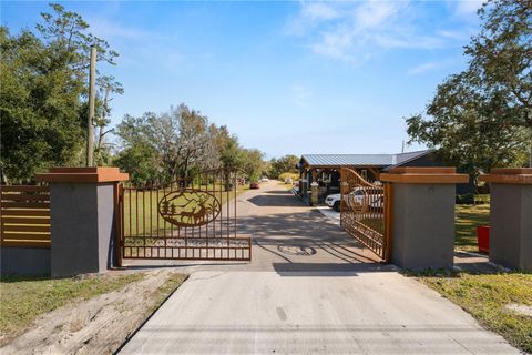 A home in LAKELAND