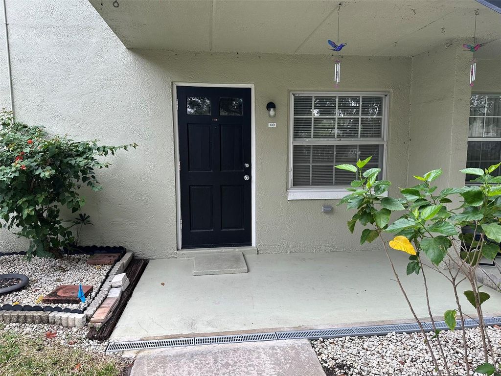 Photo of 525 Conway Road #109, Orlando, FL 32807 (MLS # O6371248)