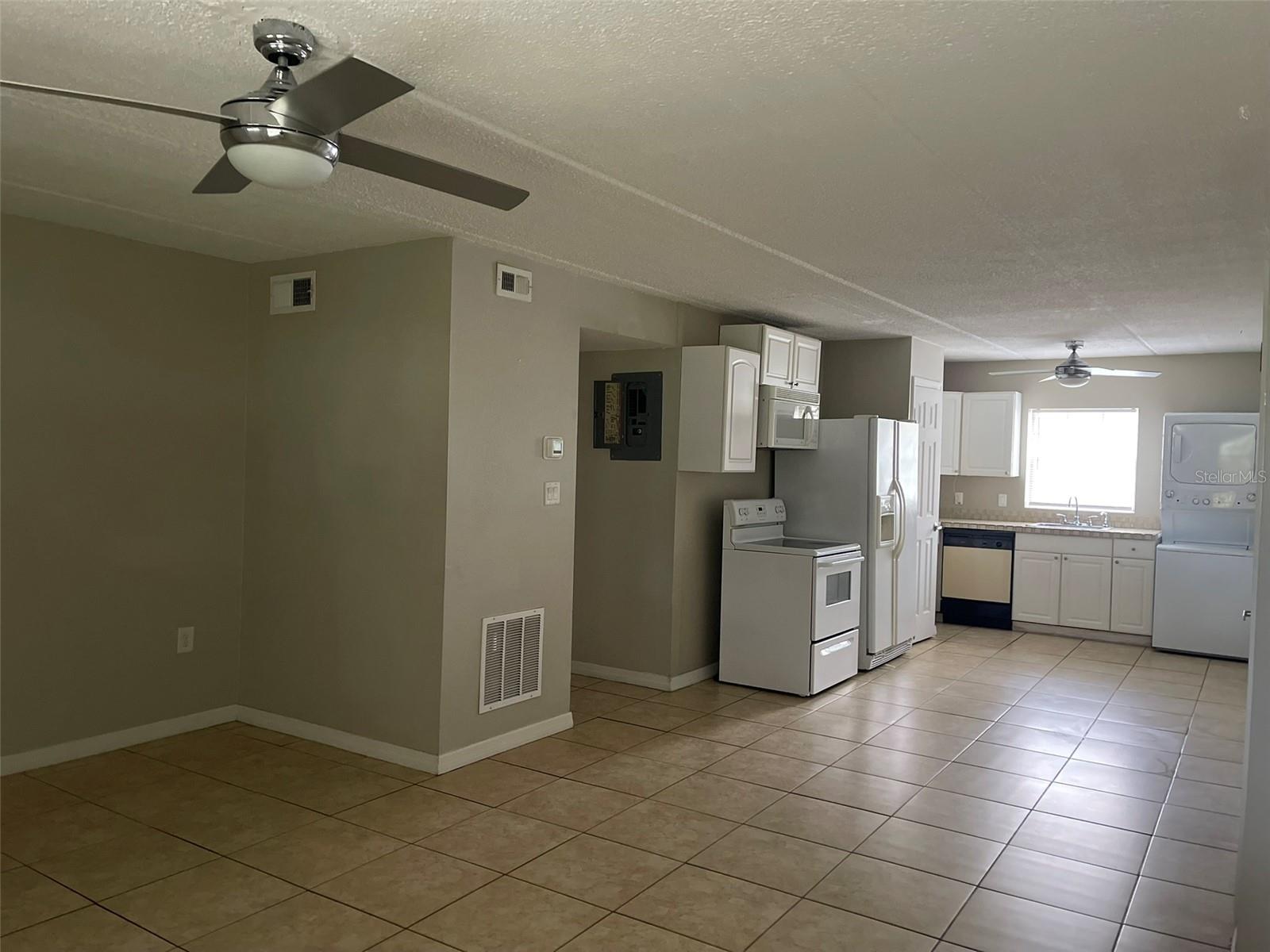 VILLAS ORLANDO CONDO - Residential Lease