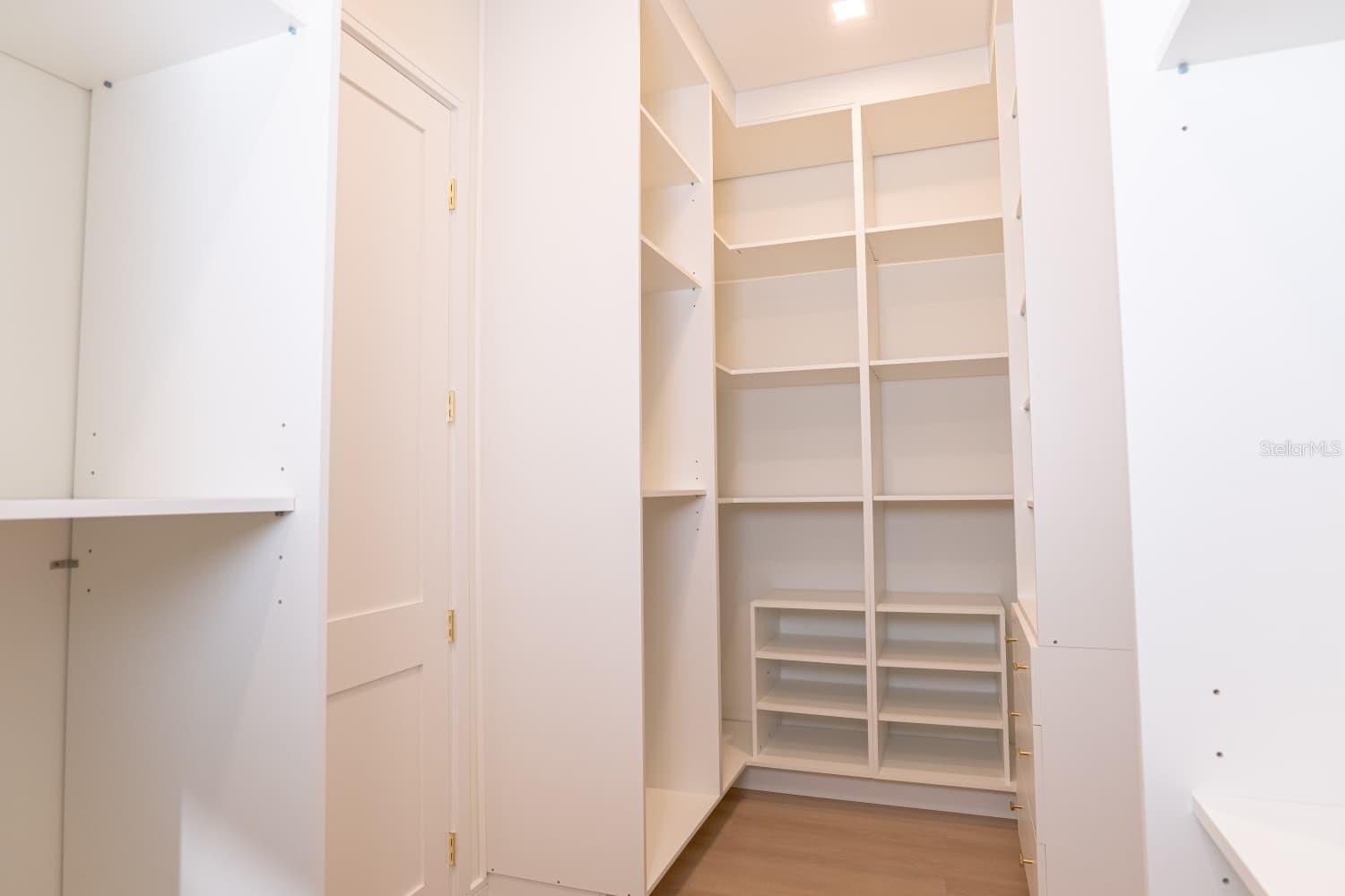 WINDSOR HILL - Residential