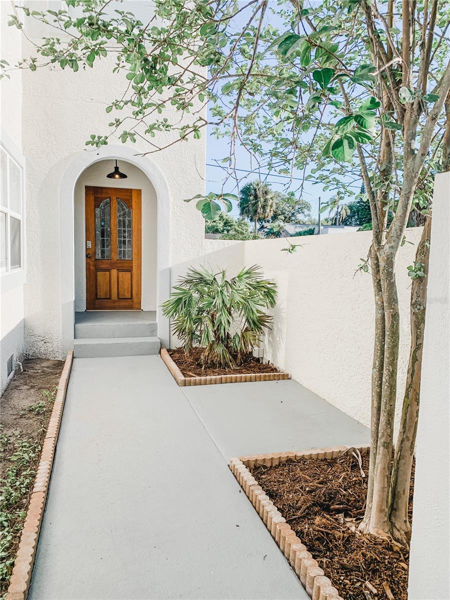 Photo of 1619 9th Avenue N, St Petersburg, FL 33713 (MLS # TB8532782)
