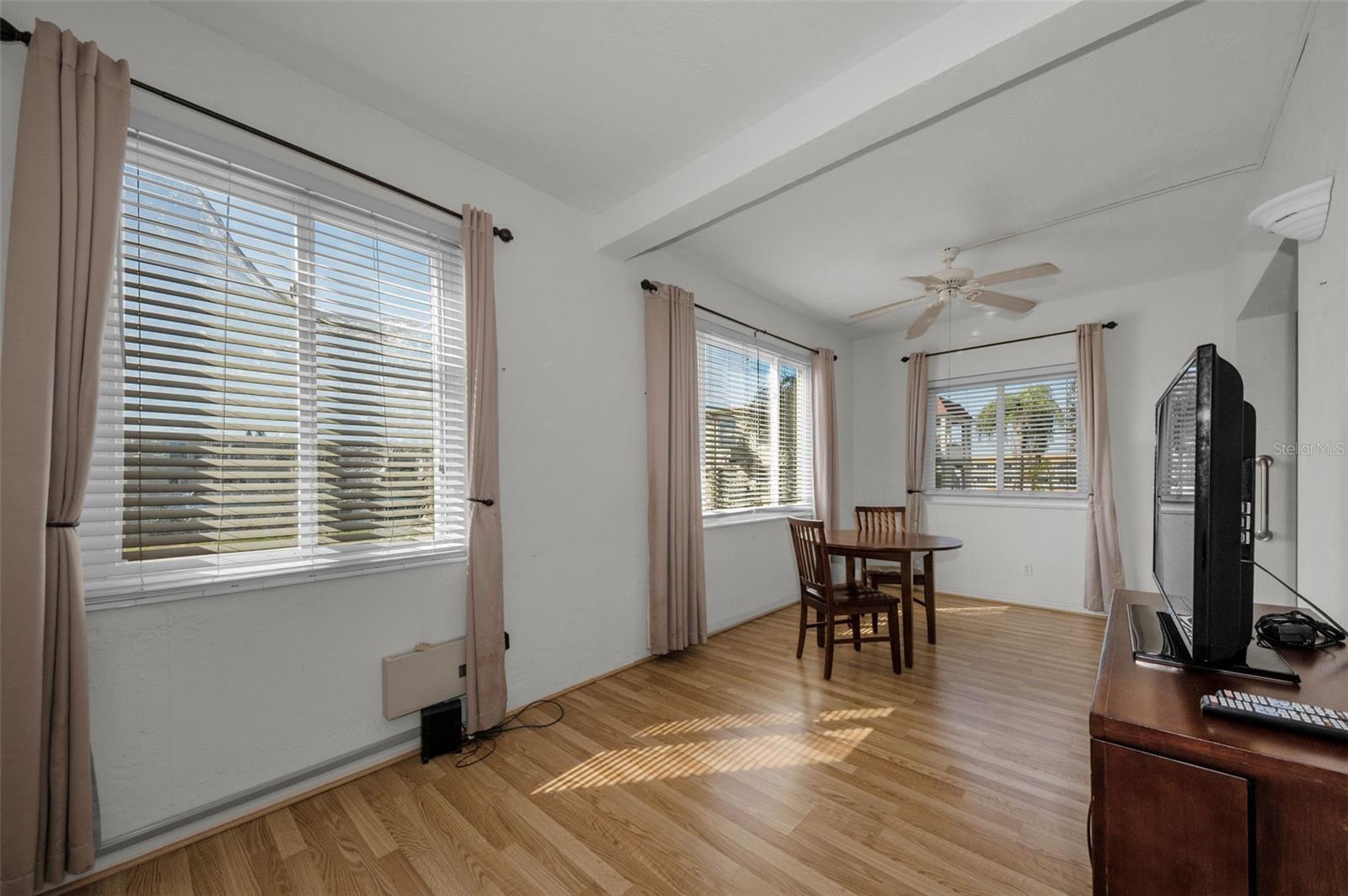 ON TOP OF THE WORLD UNIT 3 CONDO BLDG #6 APT - Residential