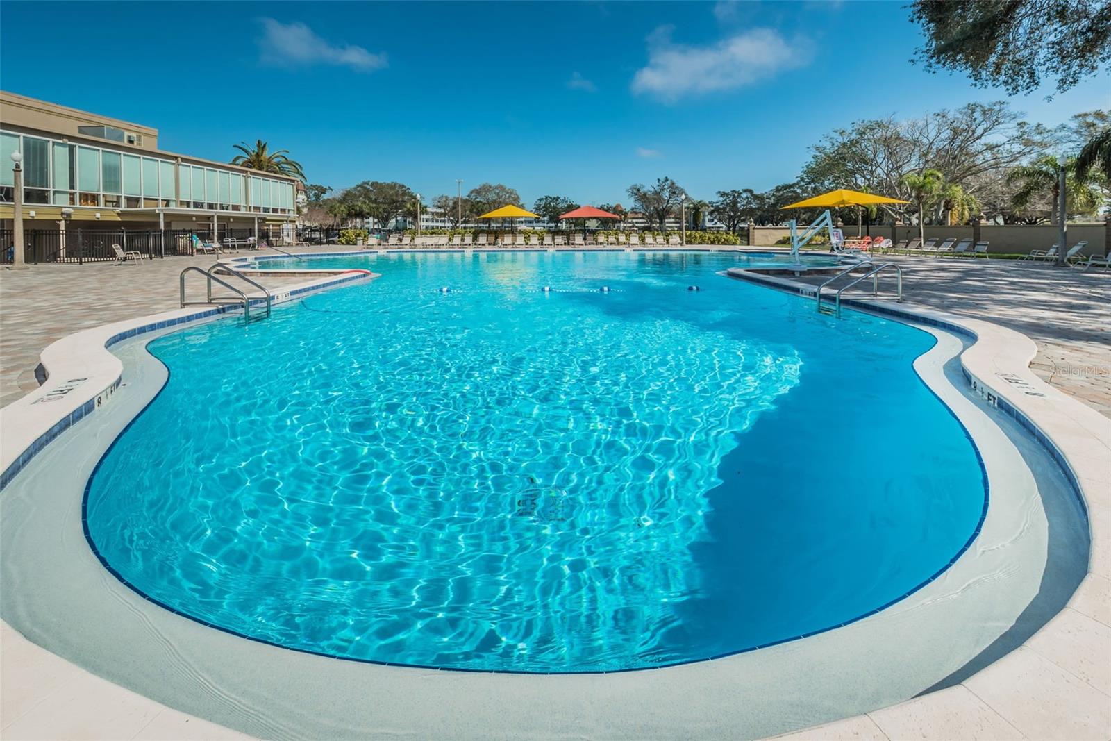 ON TOP OF THE WORLD UNIT 3 CONDO BLDG #6 APT - Residential