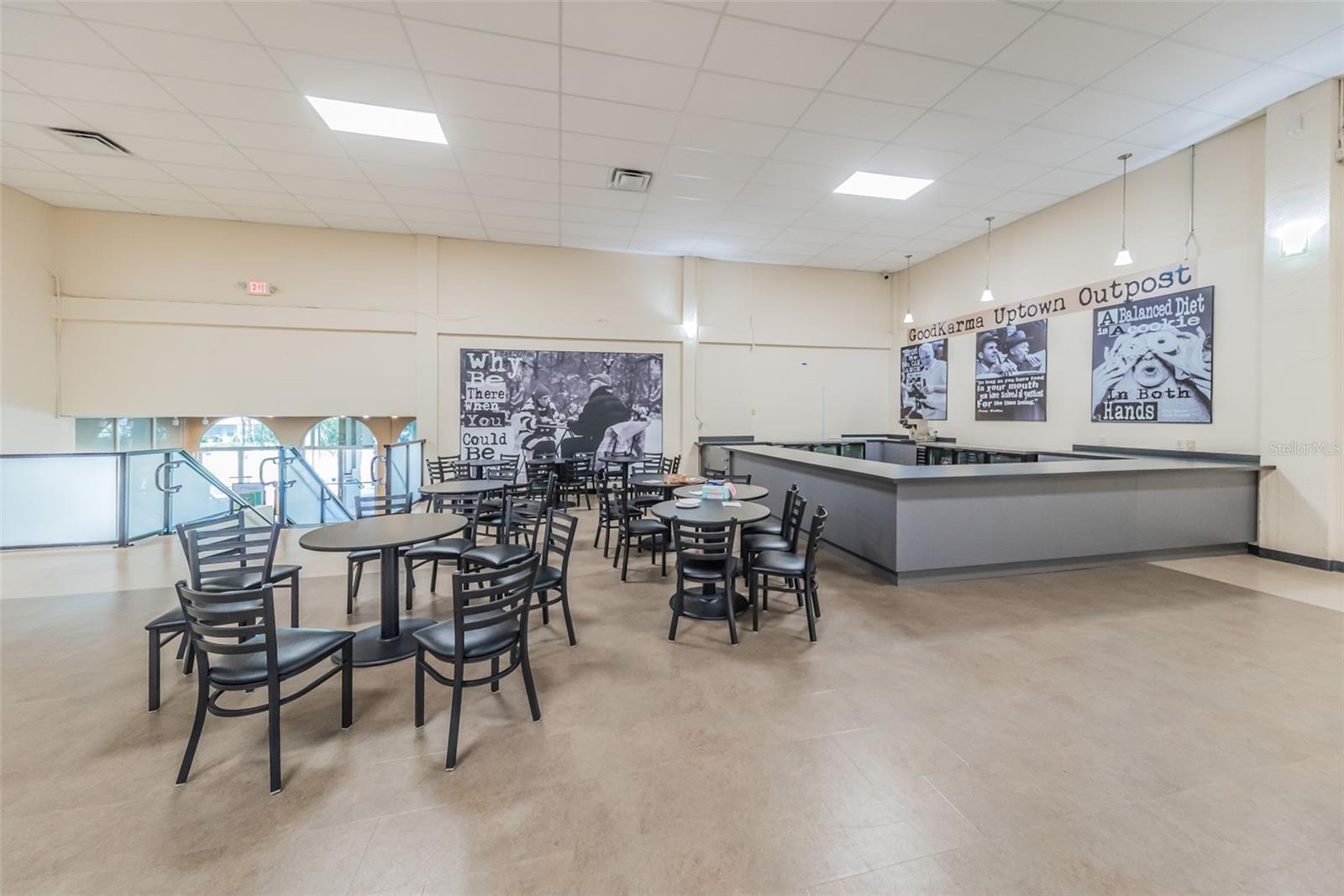 ON TOP OF THE WORLD UNIT 3 CONDO BLDG #6 APT - Residential