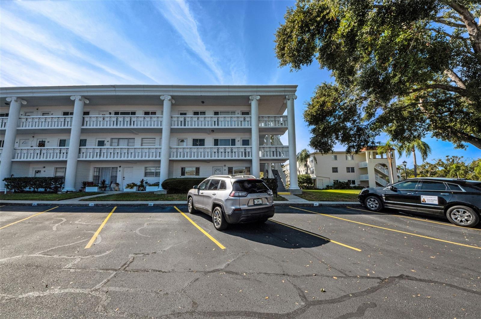 ON TOP OF THE WORLD UNIT 3 CONDO BLDG #6 APT - Residential