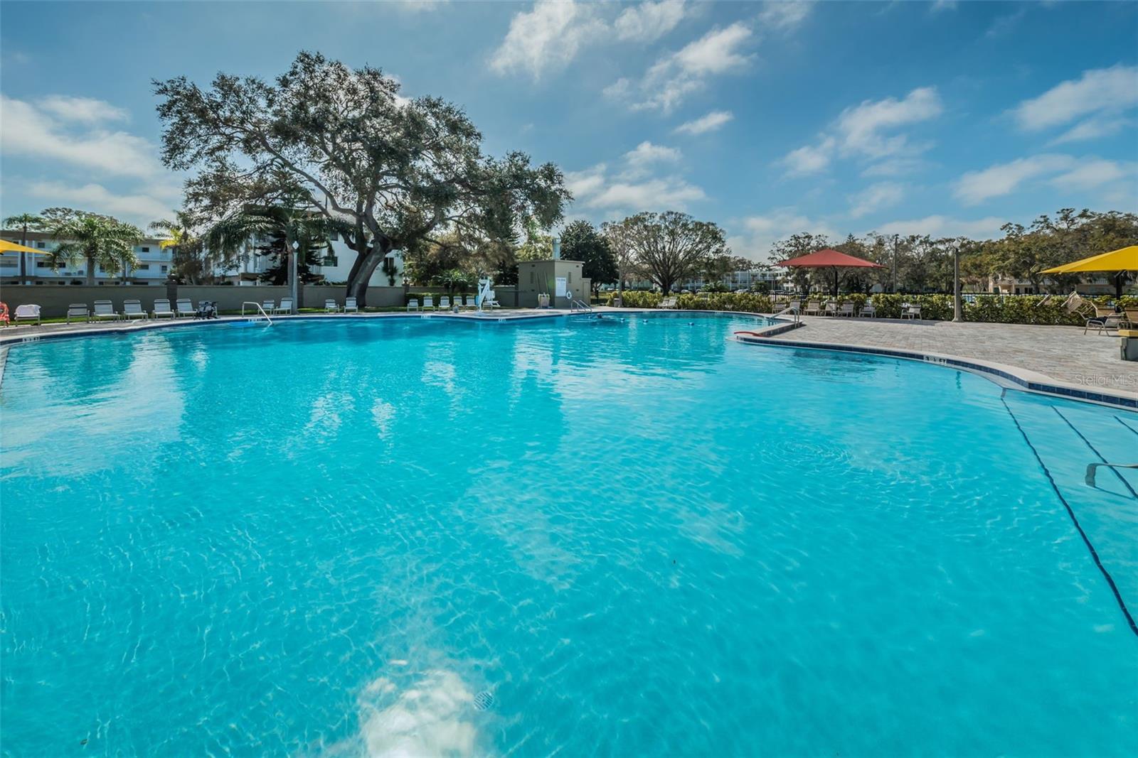 ON TOP OF THE WORLD UNIT 3 CONDO BLDG #6 APT - Residential