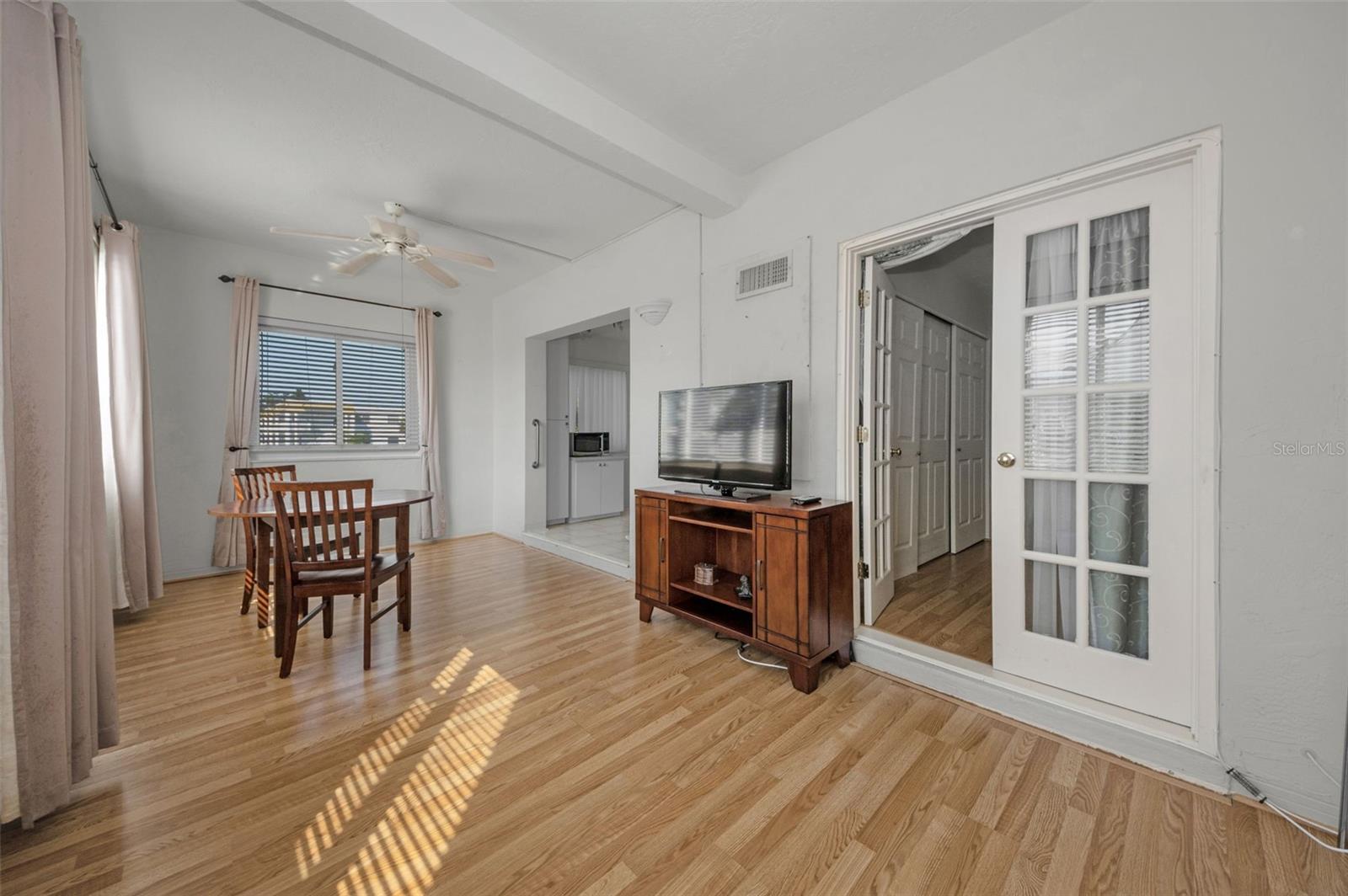 ON TOP OF THE WORLD UNIT 3 CONDO BLDG #6 APT - Residential