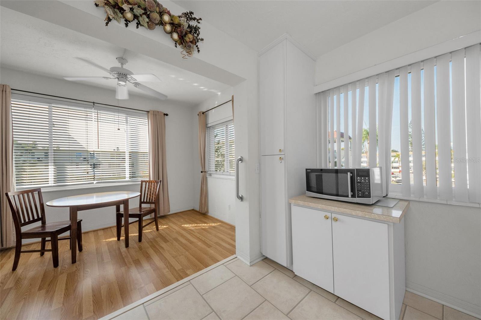 ON TOP OF THE WORLD UNIT 3 CONDO BLDG #6 APT - Residential