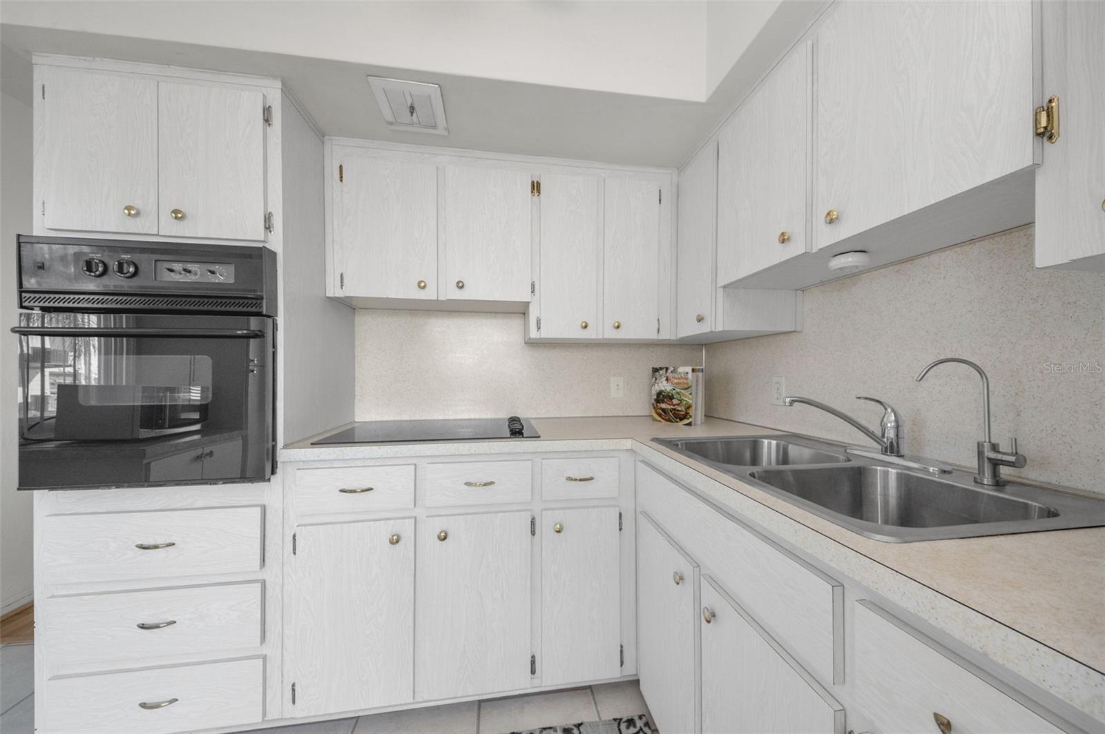 ON TOP OF THE WORLD UNIT 3 CONDO BLDG #6 APT - Residential