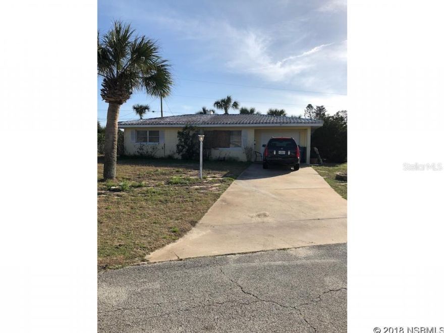 This 2/2 has an additional room that could be a 3rd bedroom. Great street just needs TLC! Handyman special! ;Water: City