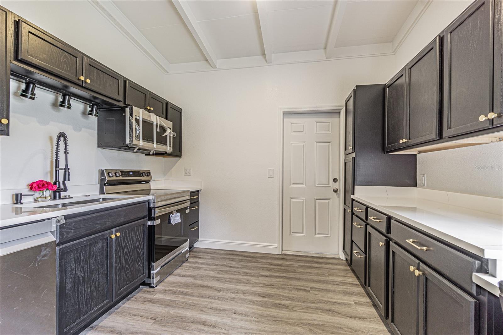 416 COUNTRY CLUB DRIVE