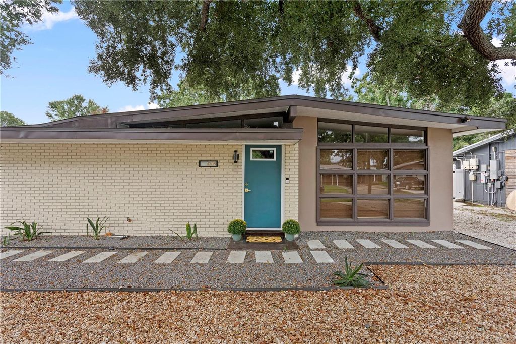 Photo of 4208 W Wisconsin Avenue, Tampa, FL 33616 (MLS # TB8425293)