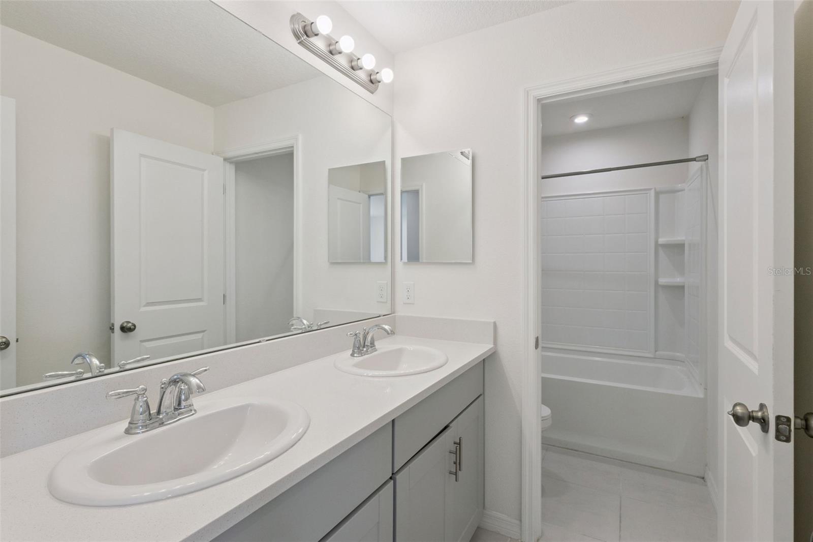 SAWGRASS BAY PH 3 - Residential