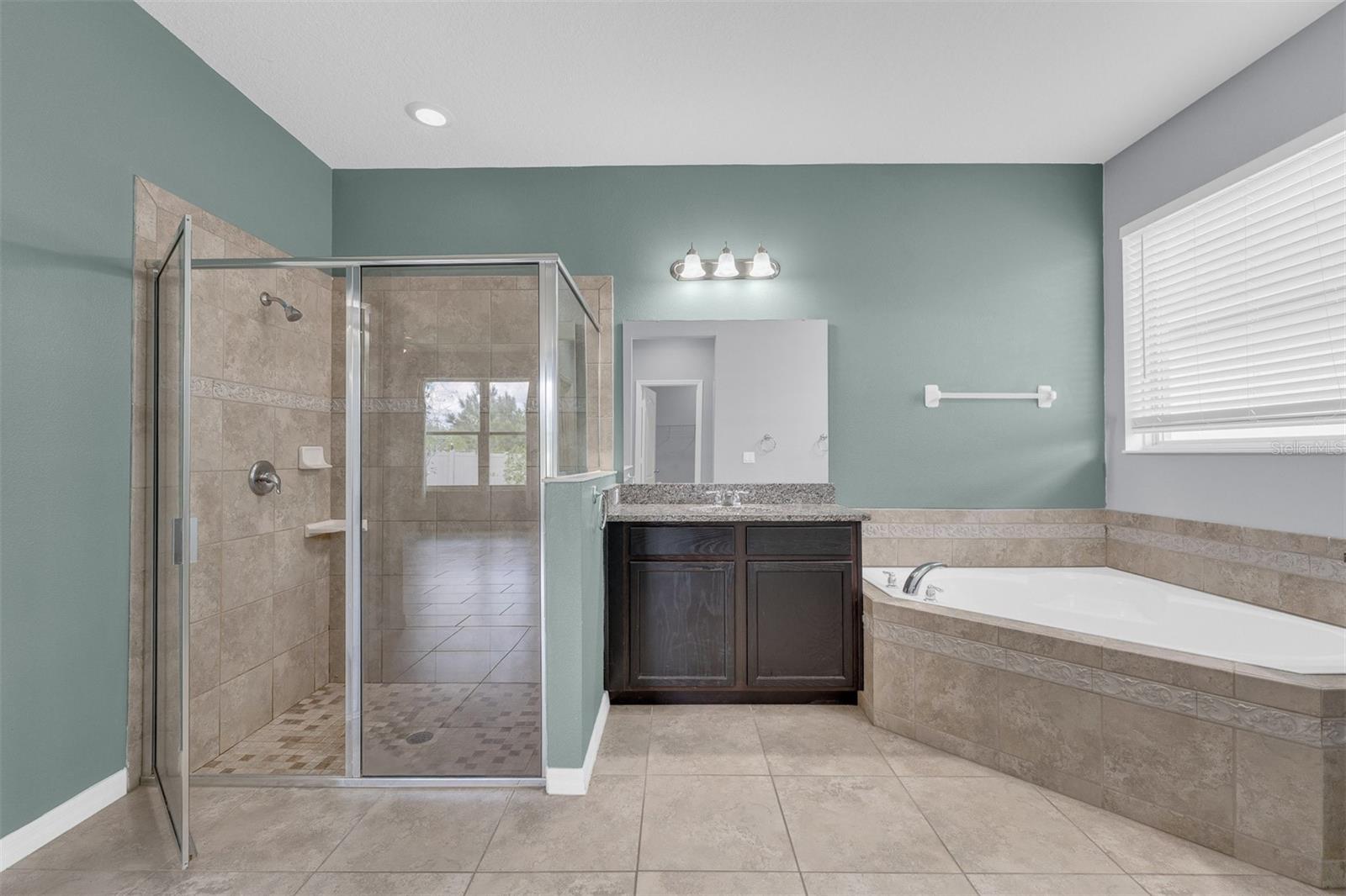 NOVA POINTE PH 2 - Residential