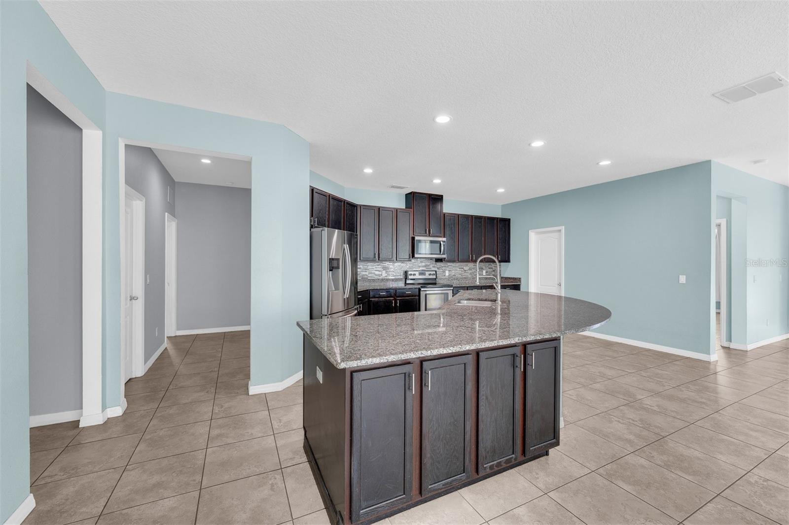 NOVA POINTE PH 2 - Residential