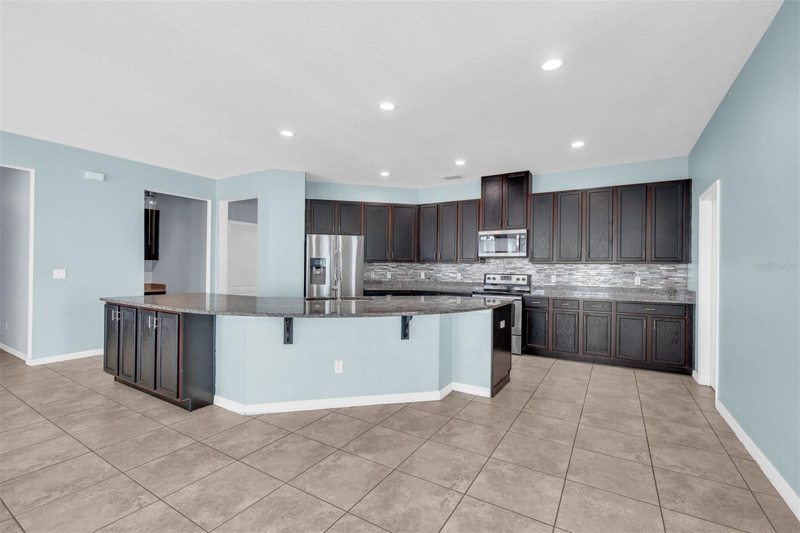 NOVA POINTE PH 2 - Residential