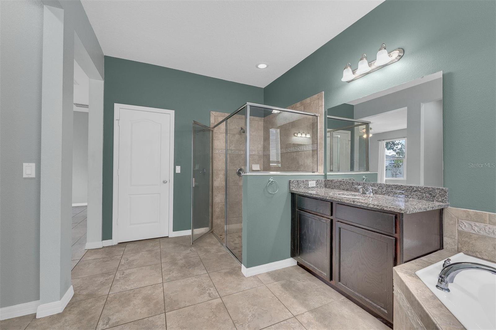 NOVA POINTE PH 2 - Residential