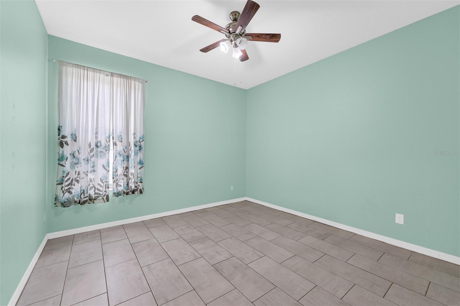 NOVA POINTE PH 2 - Residential