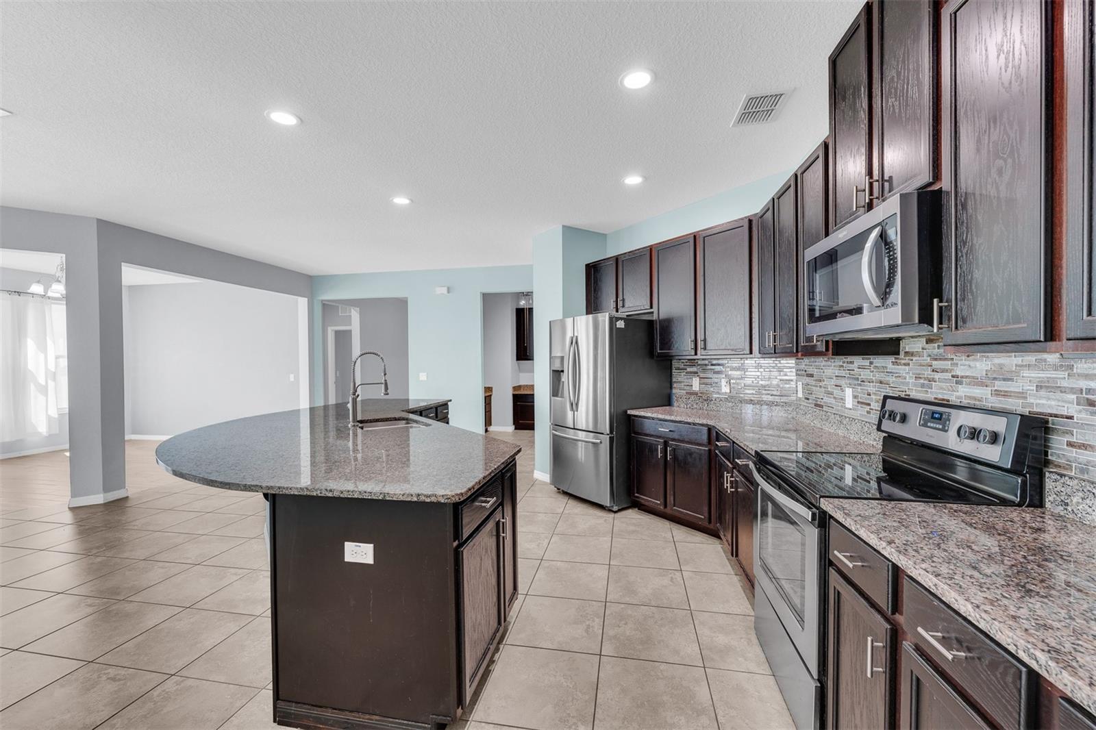 NOVA POINTE PH 2 - Residential