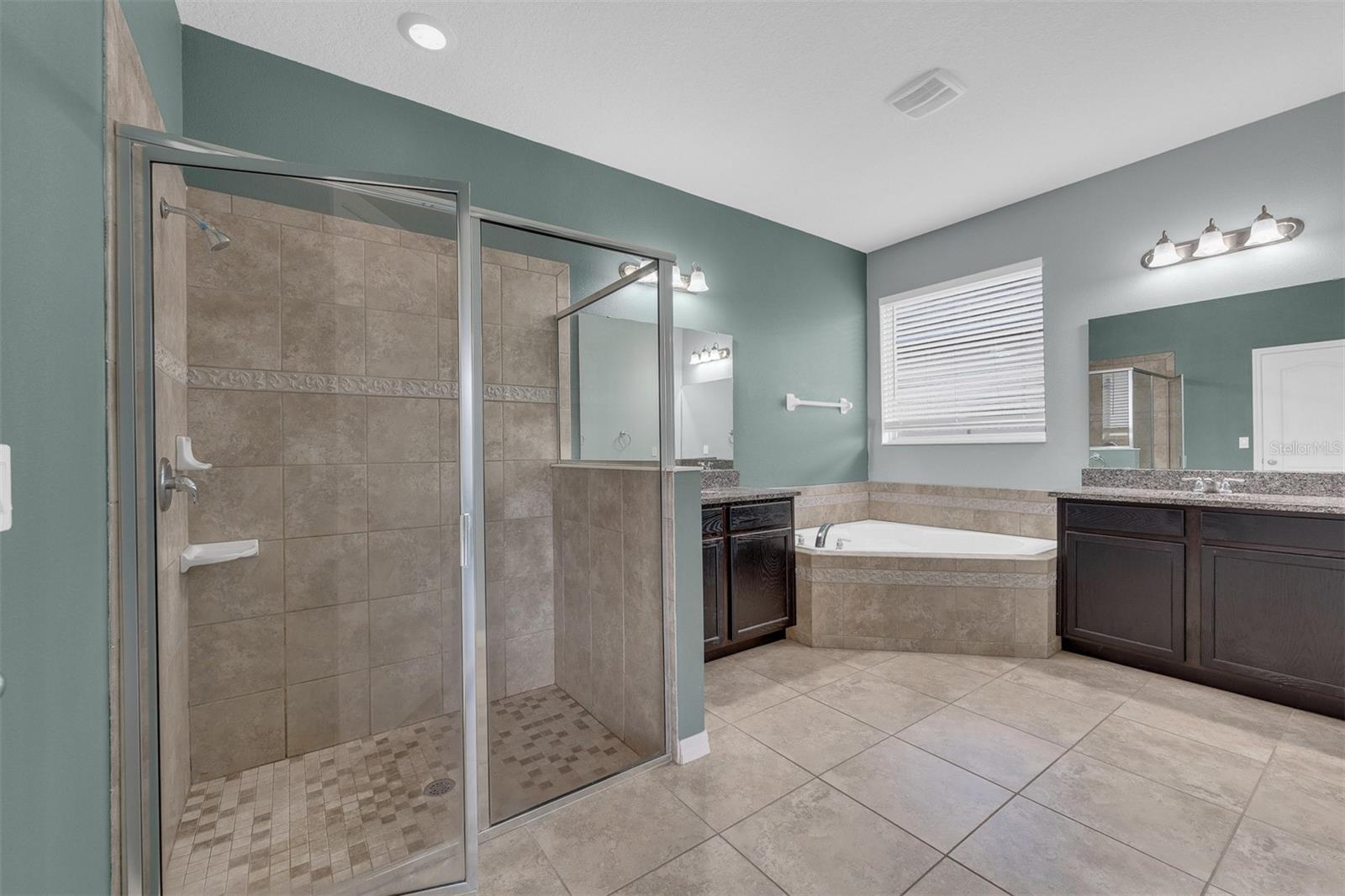 NOVA POINTE PH 2 - Residential