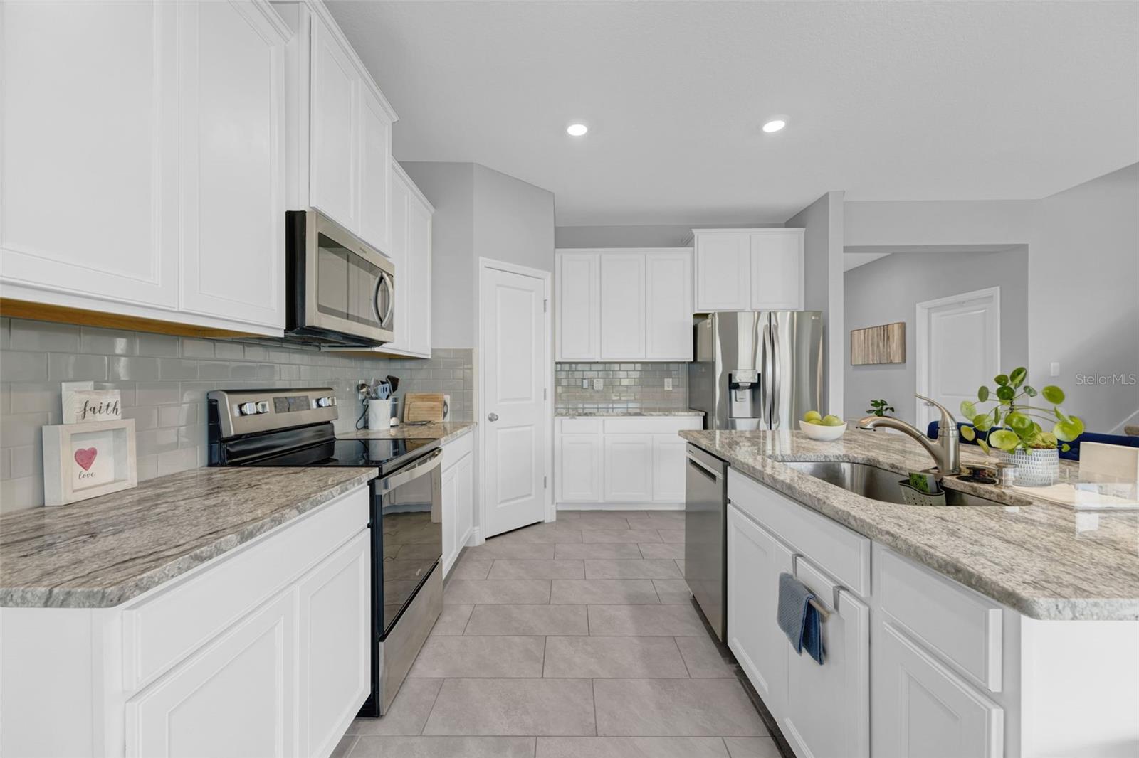 MANGROVE MANOR PH 1 - Residential