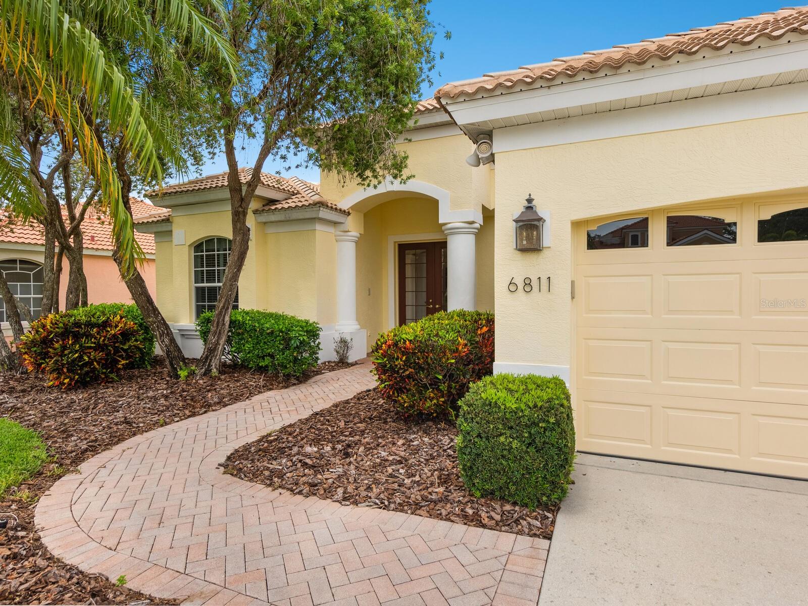 6811 HONEYSUCKLE TRAIL