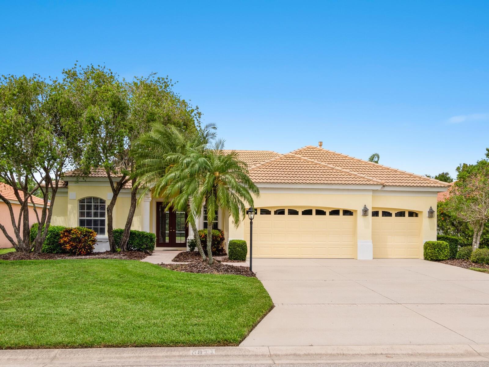 6811 HONEYSUCKLE TRAIL