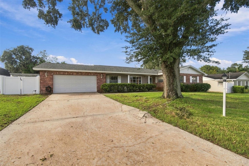 Photo of 105 Ashbrook Drive, Brandon, FL 33511 (MLS # TB8556666)