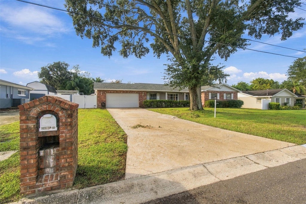 Photo of 105 Ashbrook Drive, Brandon, FL 33511 (MLS # TB8556666)