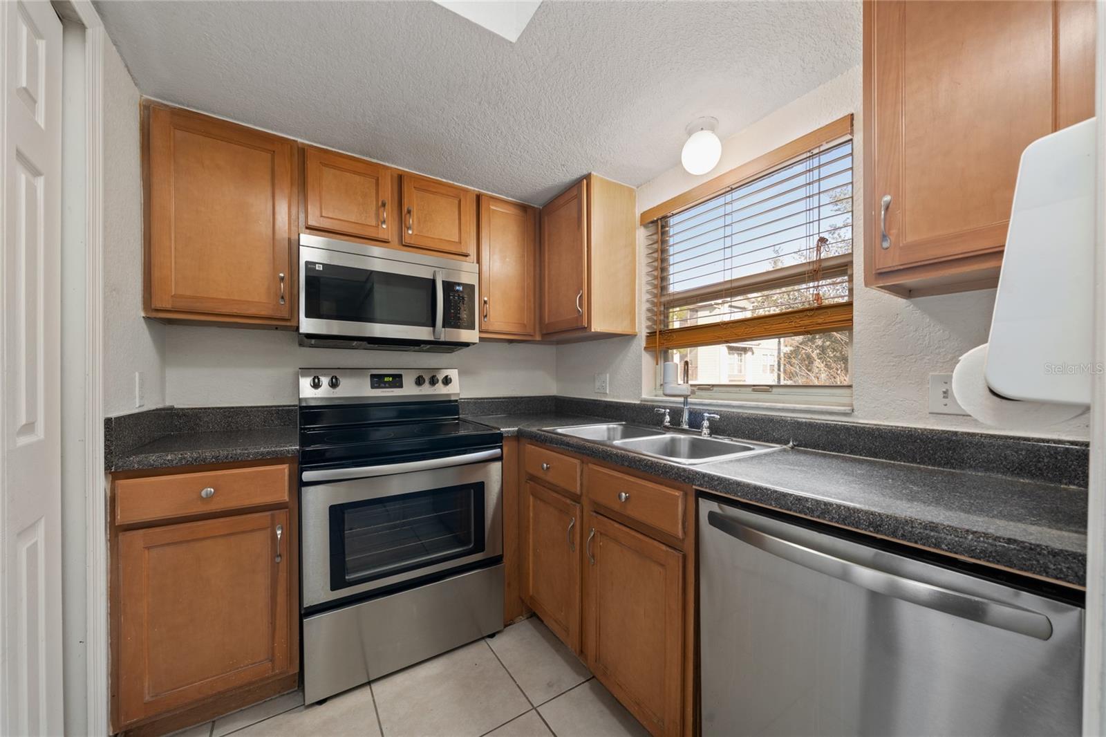 PERHING OAKS - Residential