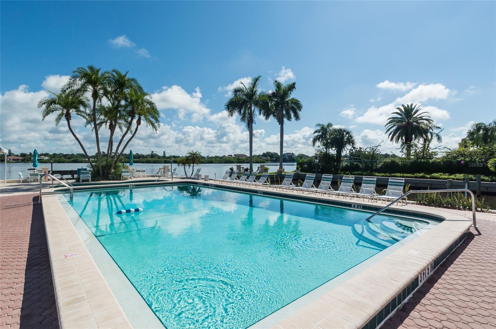 PALM BAY CLUB III - Residential