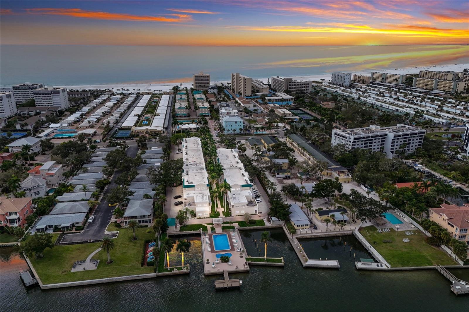 PALM BAY CLUB III - Residential