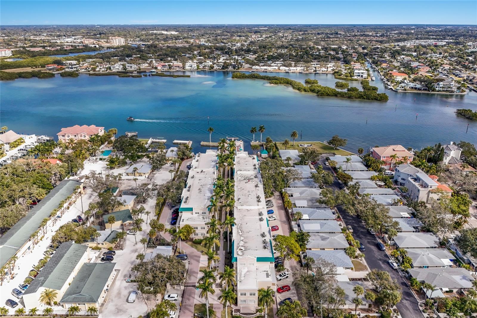 PALM BAY CLUB III - Residential