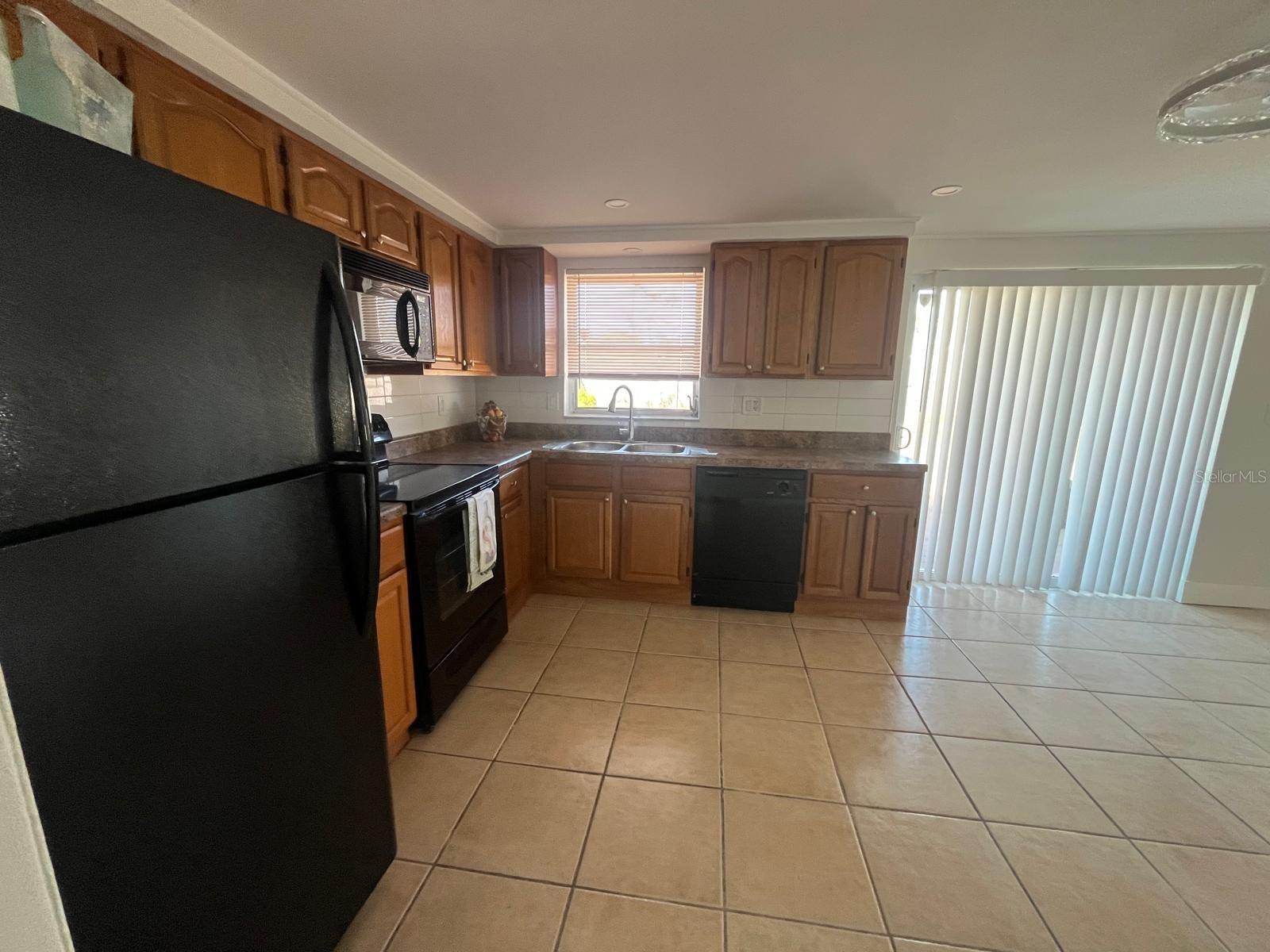 ALOHA GARDENS - Residential Lease