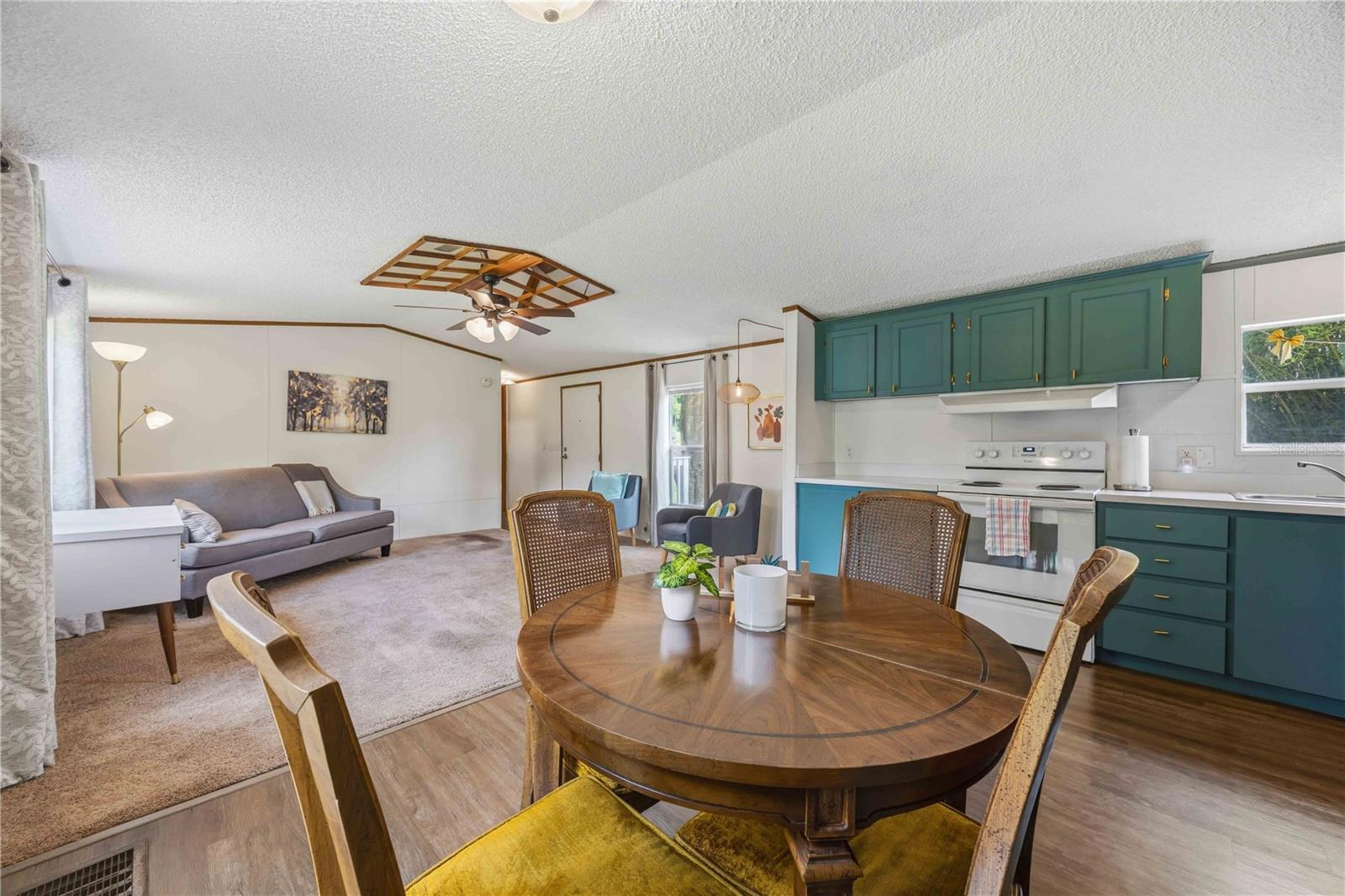 KATHLEEN HEIGHTS - Residential