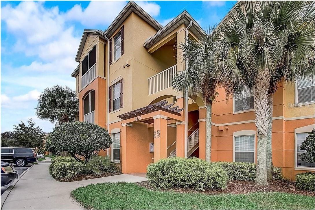 Captivating 3 bedroom 2 bath condo located in Horizons at Vista Lakes
Expect to be impressed with this charming 3 bedroom 2 bath condo located in Horizons at Vista Lakes.
A split-plan bedroom arrangement provides privacy, wood laminate flooring adds luxury and style, and a pass-thru window joins the kitchen with the dining/family rooms to keep things flowing smoothly. The kitchen comes fully equipped with all appliances and there is also a full-size washer/dryer located in the foyer's laundry closet. This property and its screen-enclosed porch face the community's pond and greenery, and its 3rd-floor placement means you get a peaceful view with no noisy neighbors above you. Horizons at Vista Lakes provides its residents with community amenities such as gated entry, fitness center, sidewalk walking paths, park, playground, community pool, and waterfront access/viewing.
This gated condo community sits in an ideal location convenient to popular areas such as the Orlando International Airport, Lee Vista and Waterford Lakes shopping/dining, UCF, and Lake Nona's Medical City. Additionally, major roadways are easily accessible to get you where you need to be.