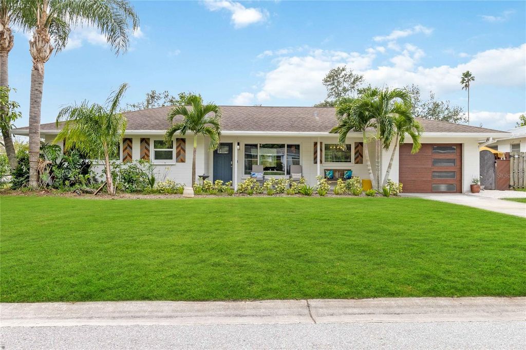 Photo of 2266 Sunnyside Lane, Sarasota, FL 34239 (MLS # A4660173)