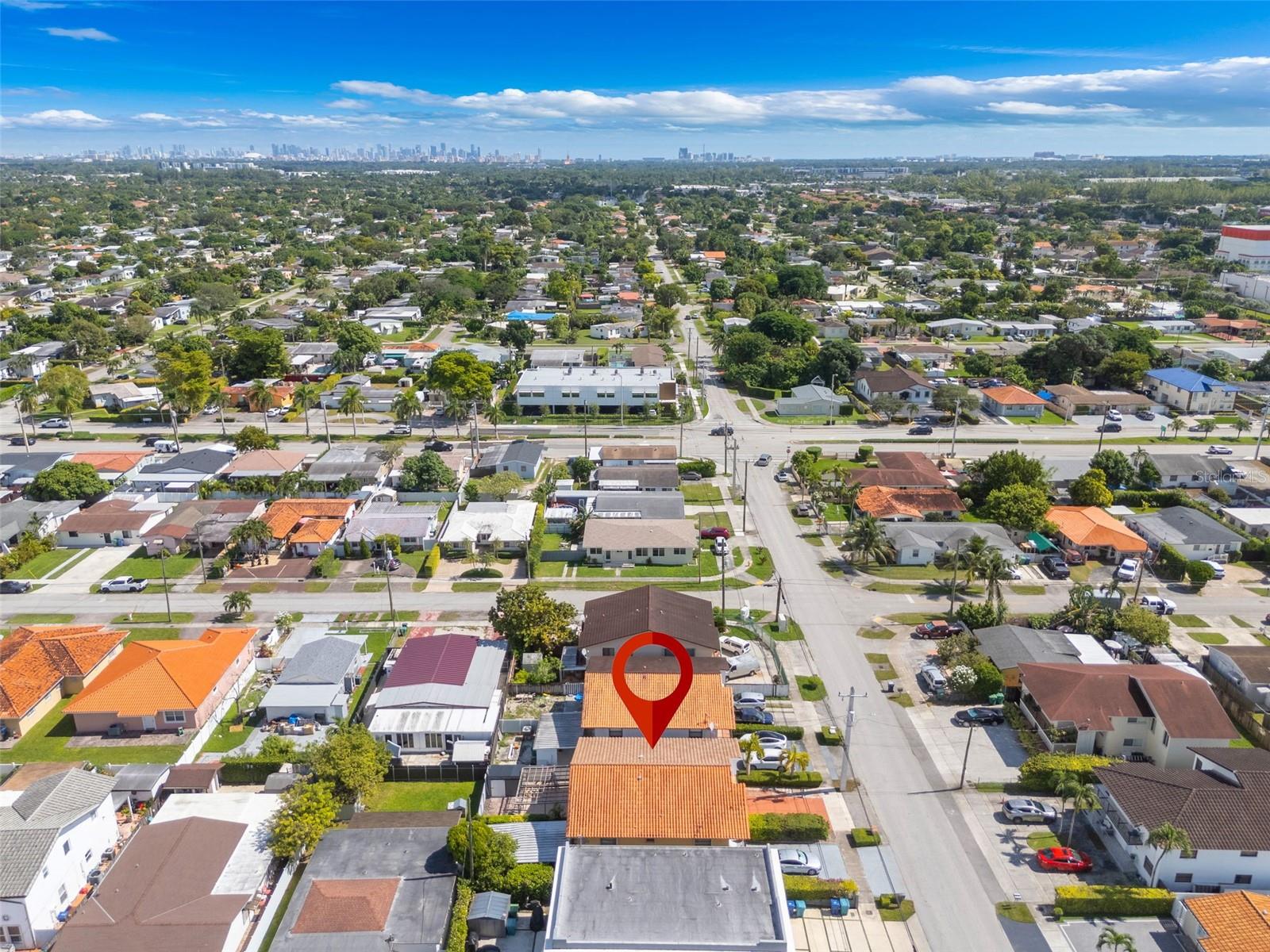 TWIN HOUSE MONICA CONDO UNIT A UNDIV 50% - Residential