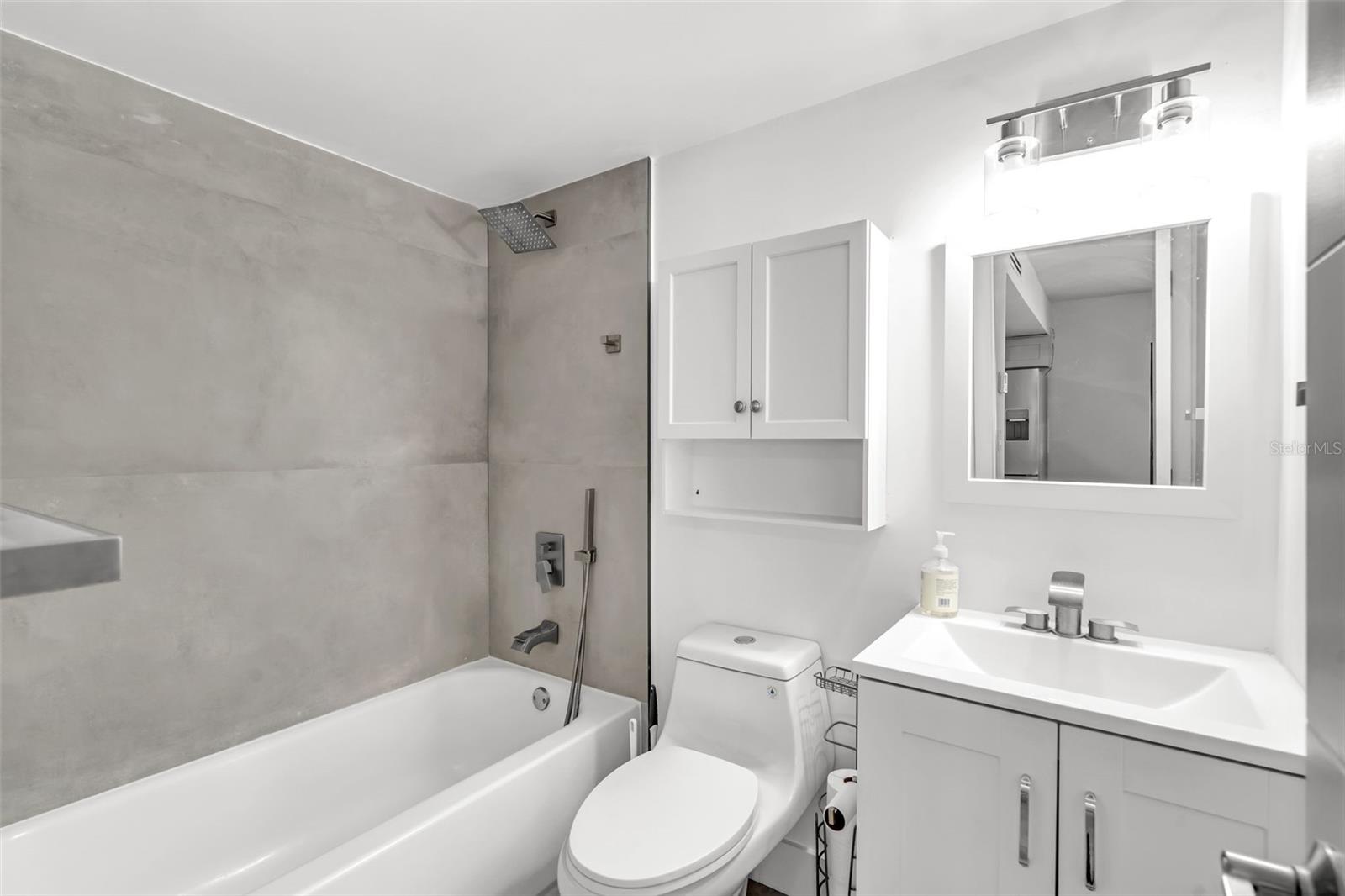 TWIN HOUSE MONICA CONDO UNIT A UNDIV 50% - Residential