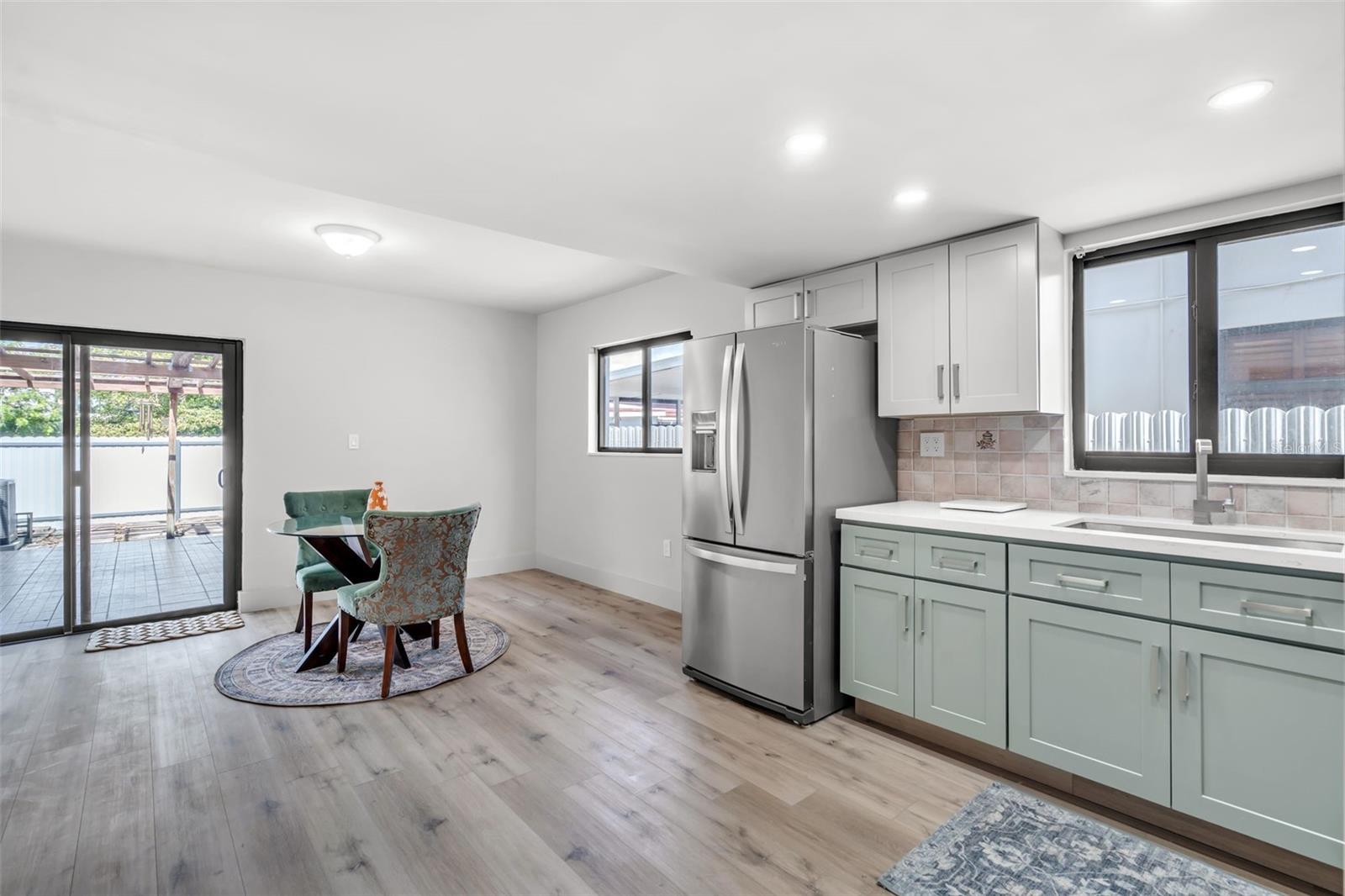 TWIN HOUSE MONICA CONDO UNIT A UNDIV 50% - Residential