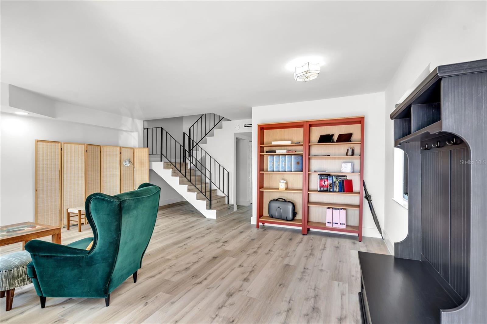 TWIN HOUSE MONICA CONDO UNIT A UNDIV 50% - Residential