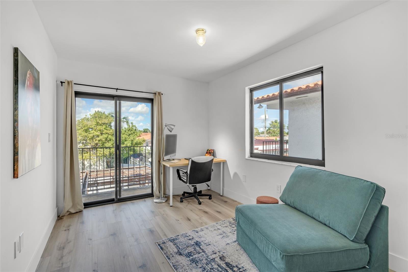 TWIN HOUSE MONICA CONDO UNIT A UNDIV 50% - Residential