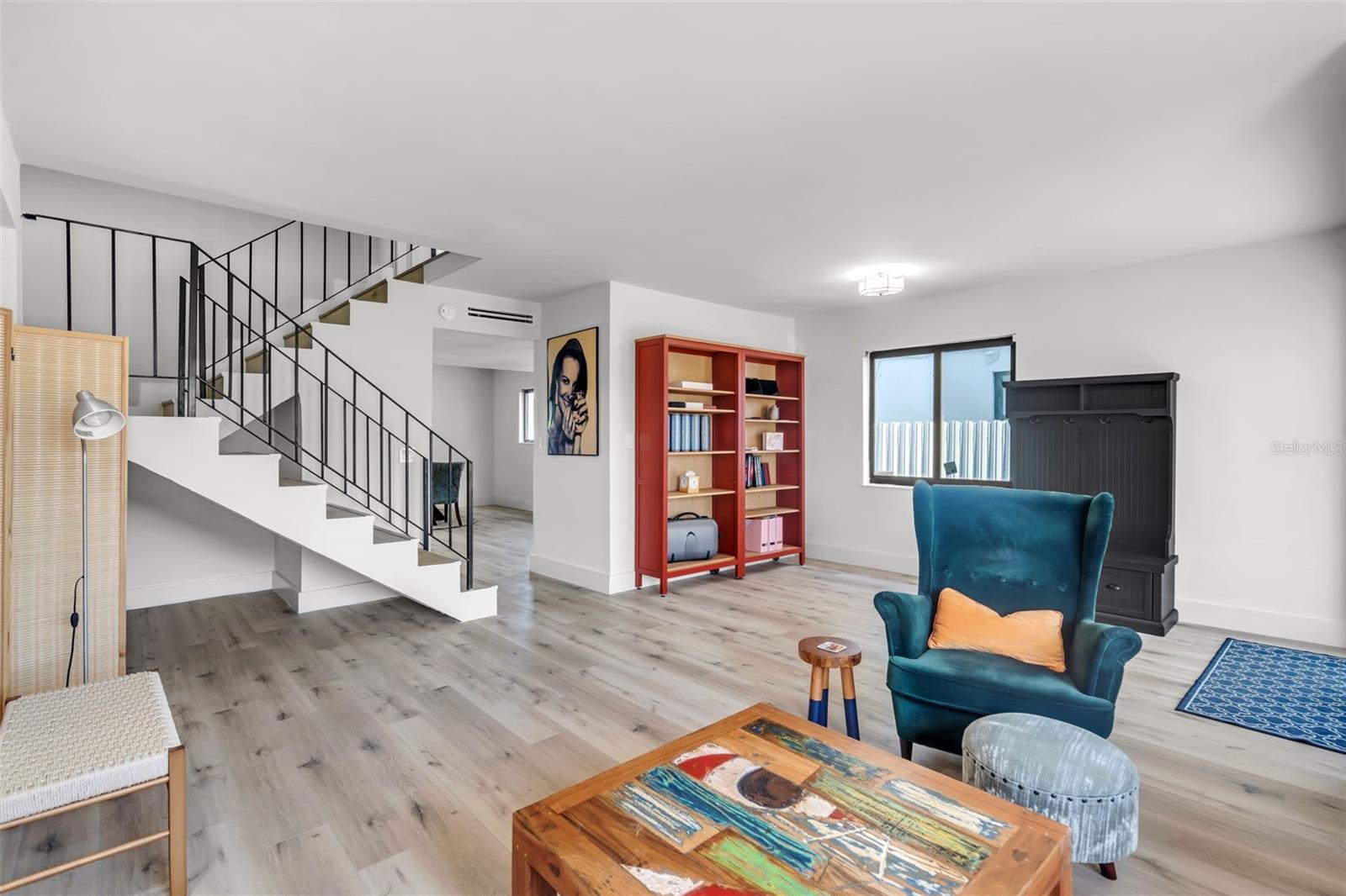 TWIN HOUSE MONICA CONDO UNIT A UNDIV 50% - Residential