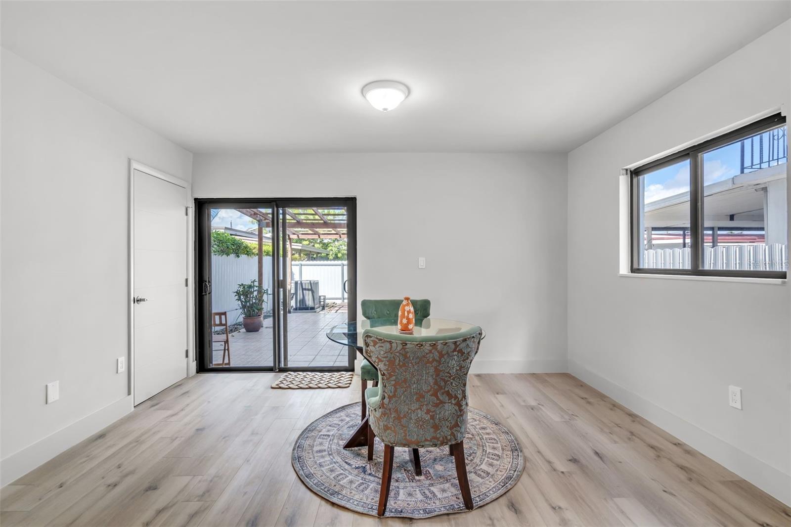 TWIN HOUSE MONICA CONDO UNIT A UNDIV 50% - Residential