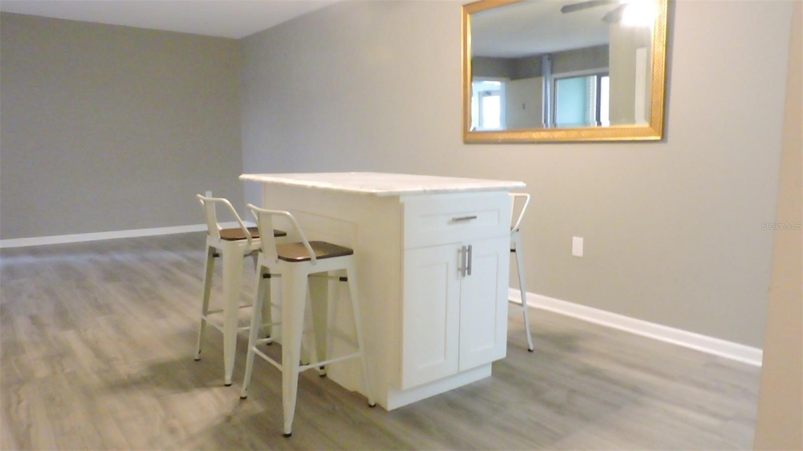 NORTH LAKESHORE CONDO - Residential