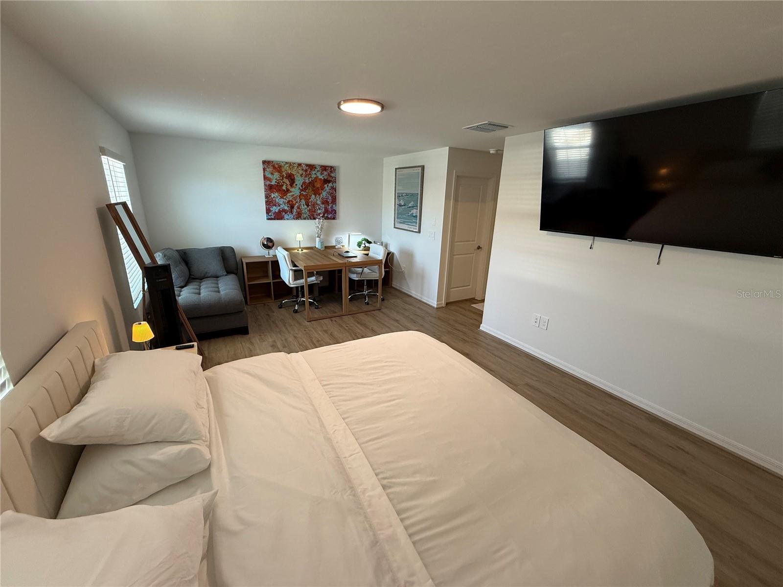 SEAIRE TOWNHOMES - Residential Lease