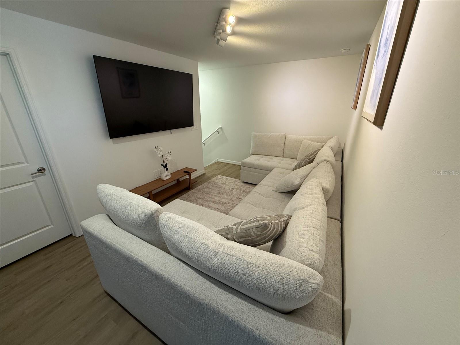 SEAIRE TOWNHOMES - Residential Lease
