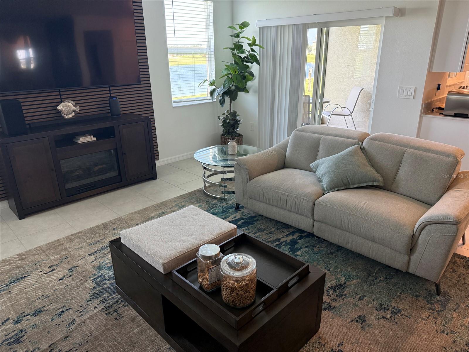 SEAIRE TOWNHOMES - Residential Lease